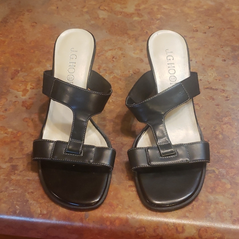 Casual heeled shoe